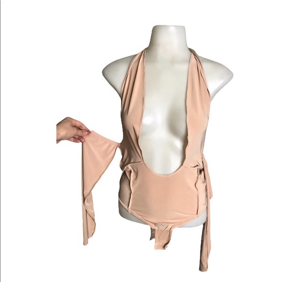 PrettyLittleThing | New Nude Contrast Stitched Low Cut Halter Snap Bodysuit - Picture 6 of 9
